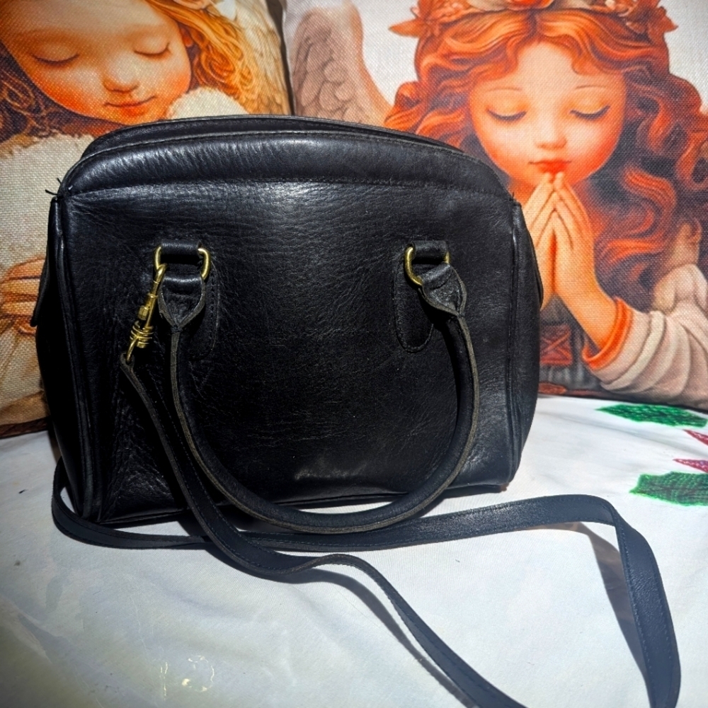 Hunt Club Elegant Black Leather Handbag